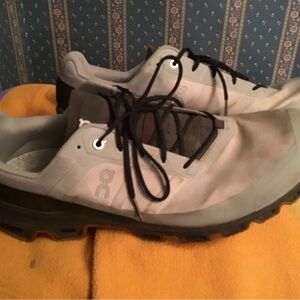 On Cloud Men’s Gray Athletic Sneakers